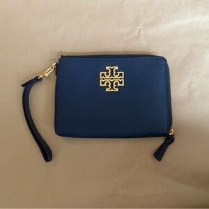 Tory Burch Britton Large Zip Pouch, Leather with gold hardware in Royal Navy
